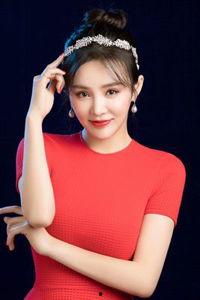 郑伊涵 照片,光影中的魅力演绎