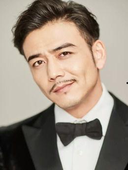 演员杨烁照片,硬汉形象深入人心